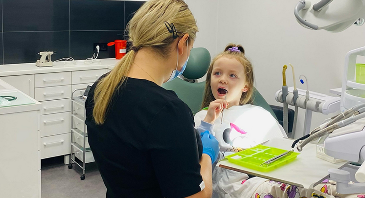 wybielanie zębów udente